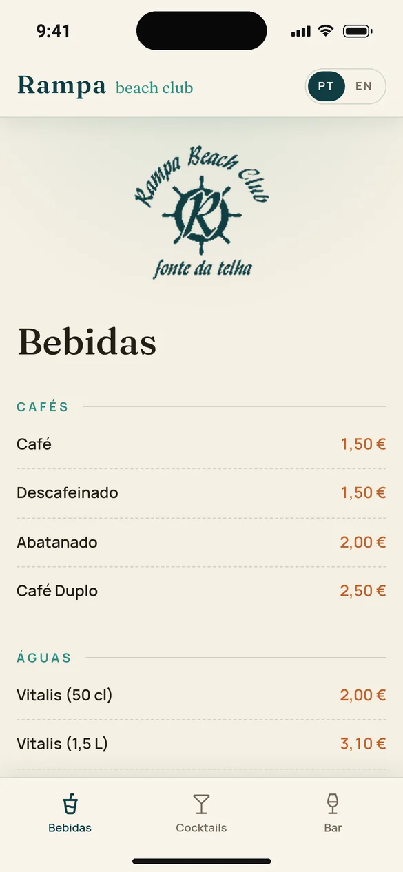 Ecrã do menu digital do Rampa Beach Club: bebidas, cafés e águas com preços